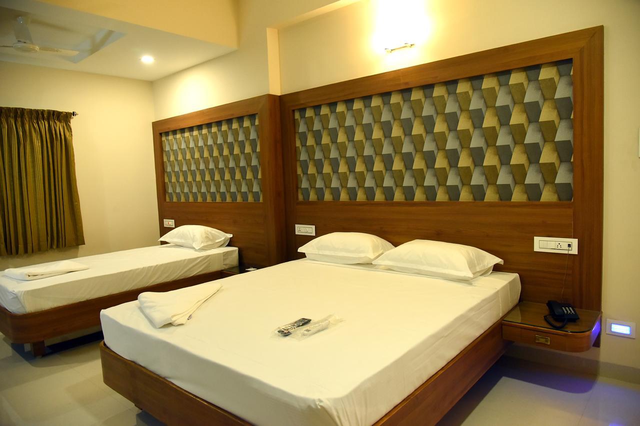 Hotel Gokulgrande Ероде Екстериор снимка