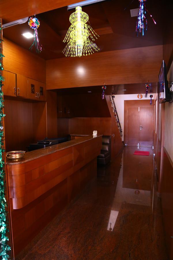 Hotel Gokulgrande Ероде Екстериор снимка