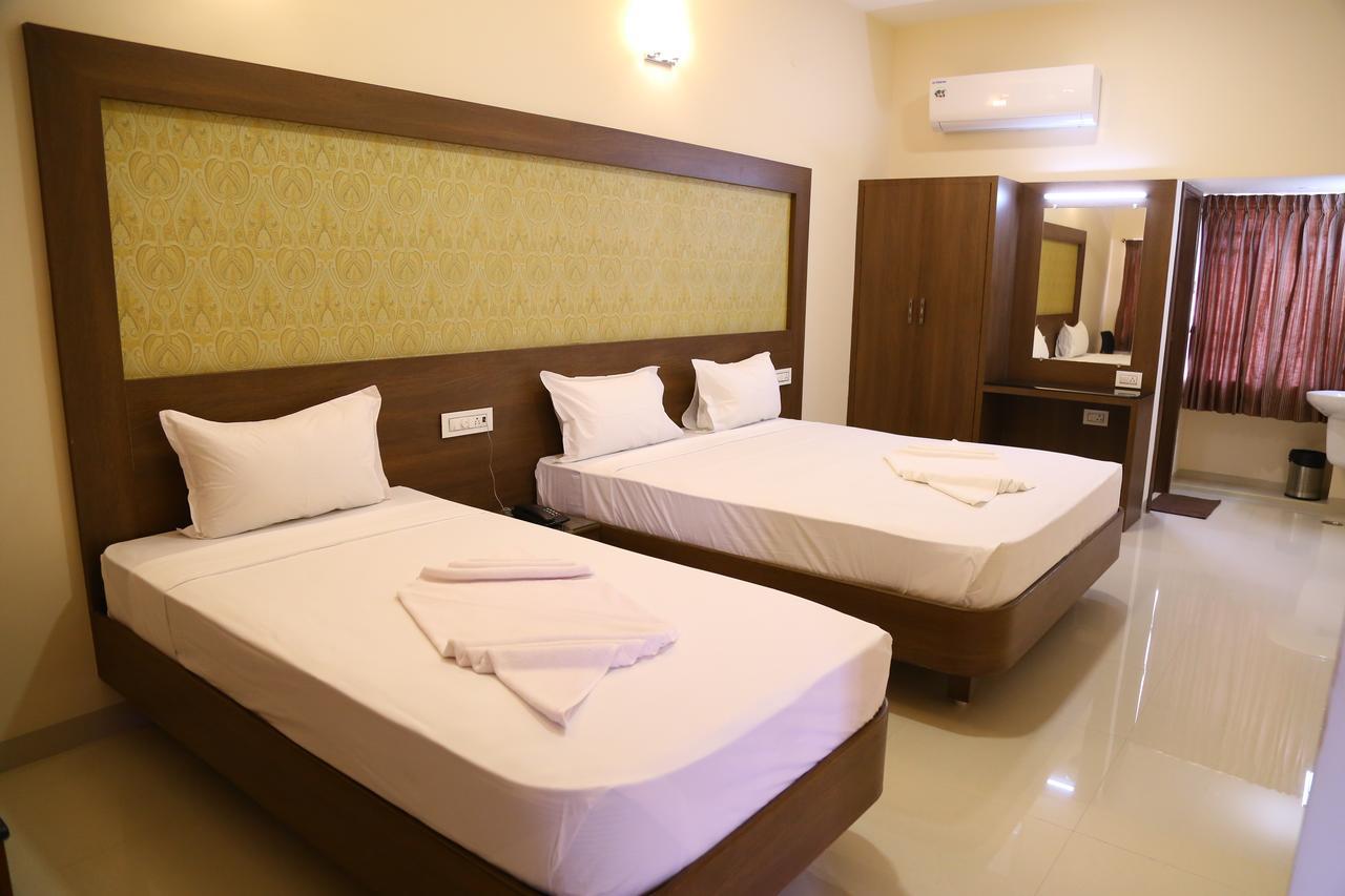 Hotel Gokulgrande Ероде Екстериор снимка