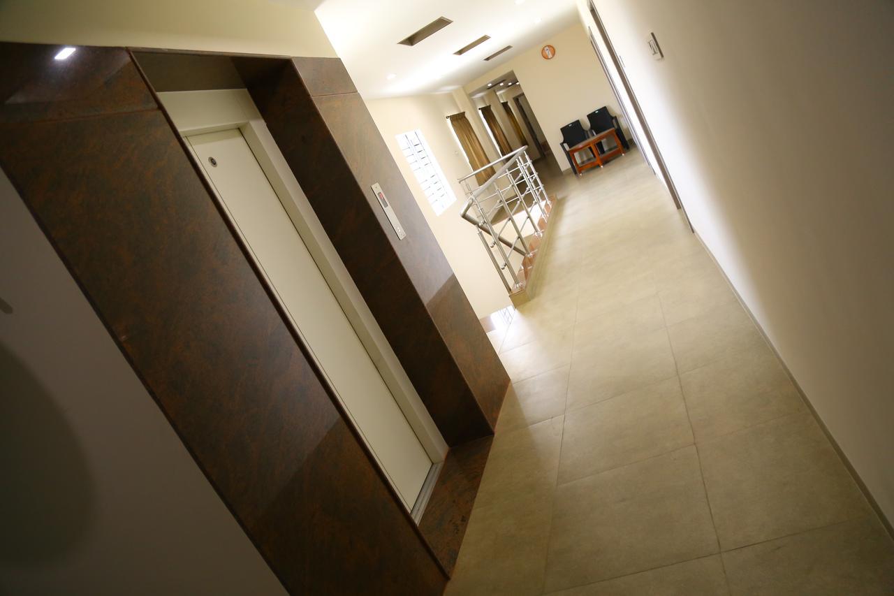 Hotel Gokulgrande Ероде Екстериор снимка