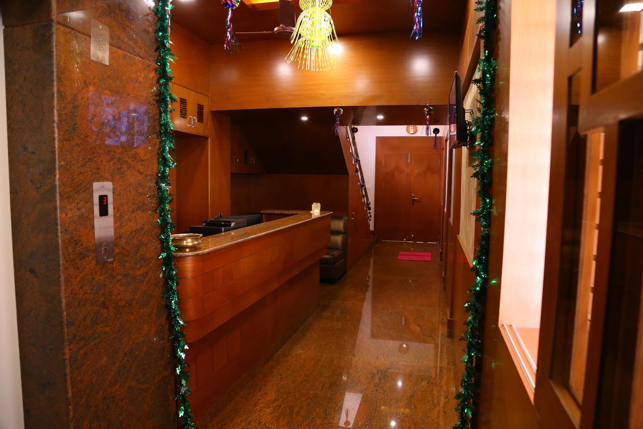 Hotel Gokulgrande Ероде Екстериор снимка