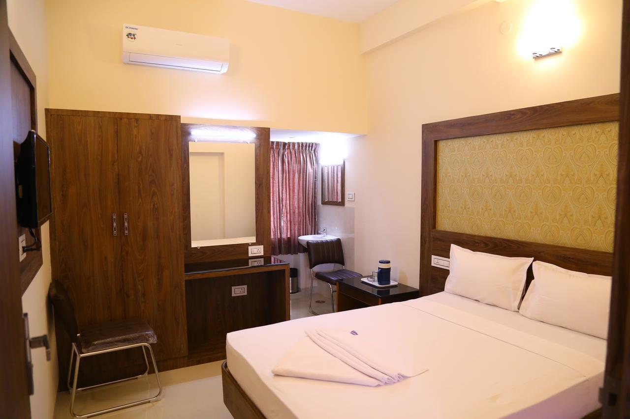 Hotel Gokulgrande Ероде Екстериор снимка