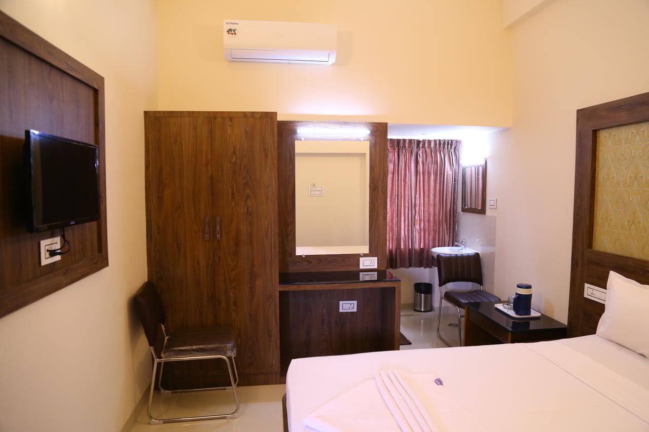 Hotel Gokulgrande Ероде Екстериор снимка