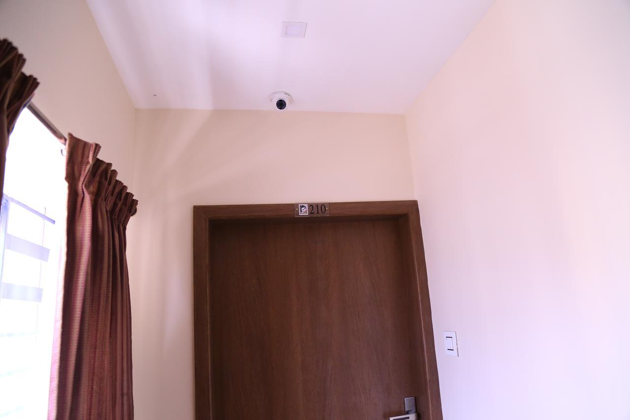 Hotel Gokulgrande Ероде Екстериор снимка