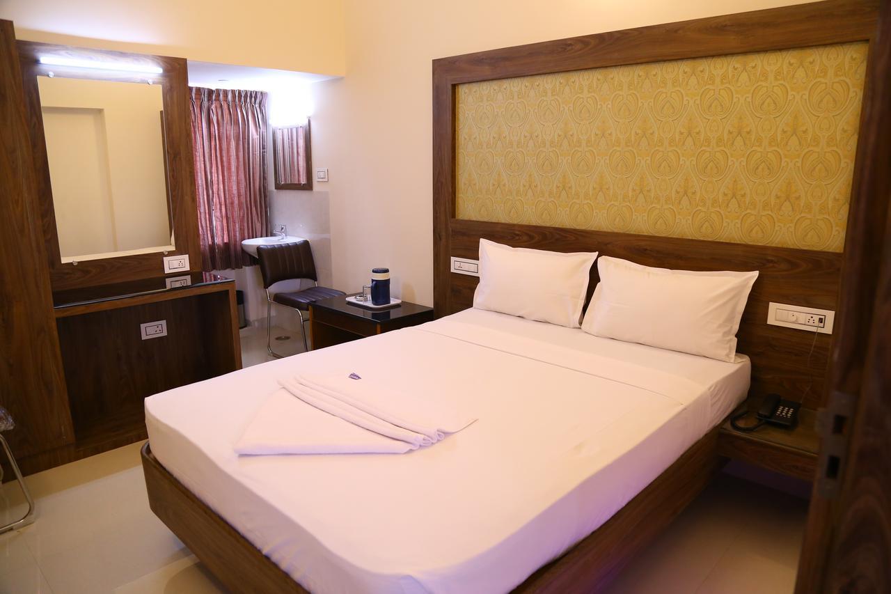 Hotel Gokulgrande Ероде Екстериор снимка