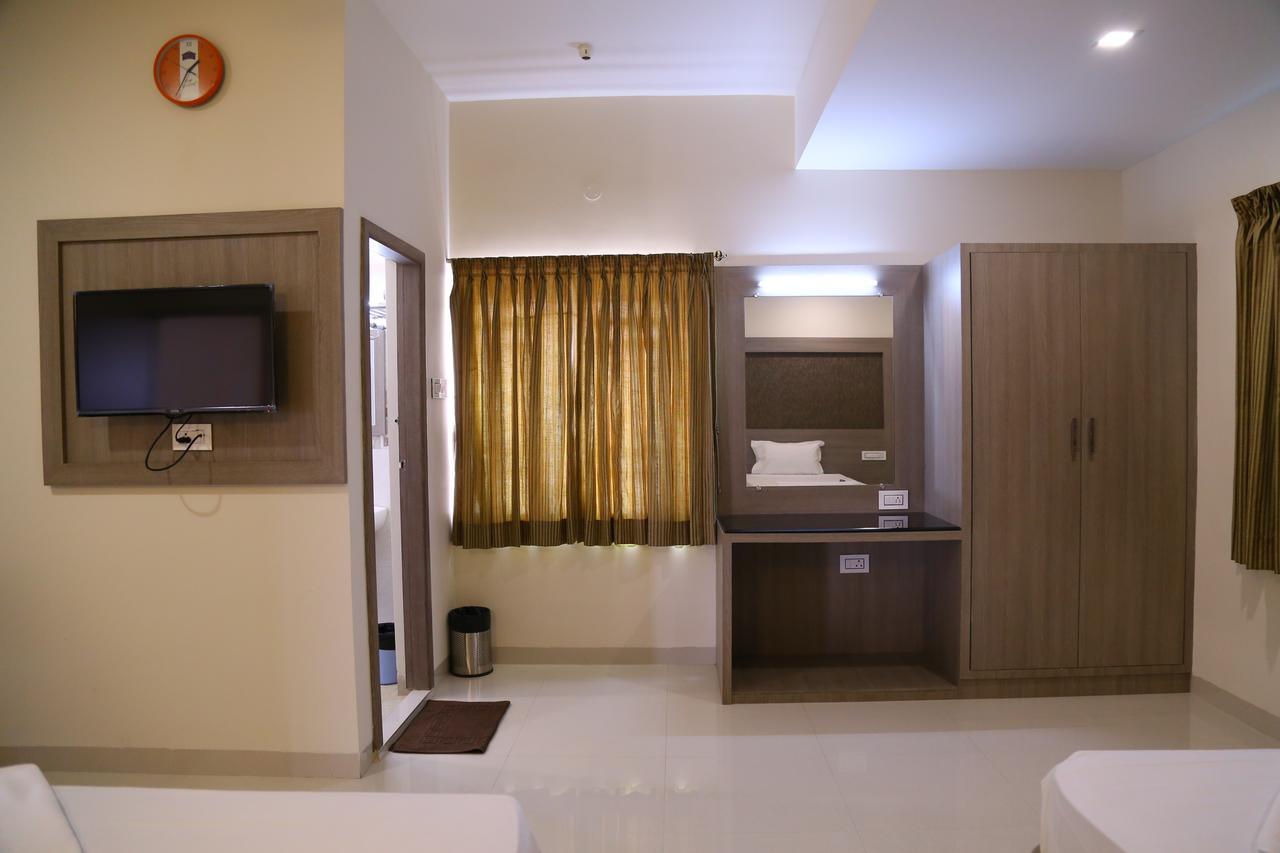 Hotel Gokulgrande Ероде Екстериор снимка