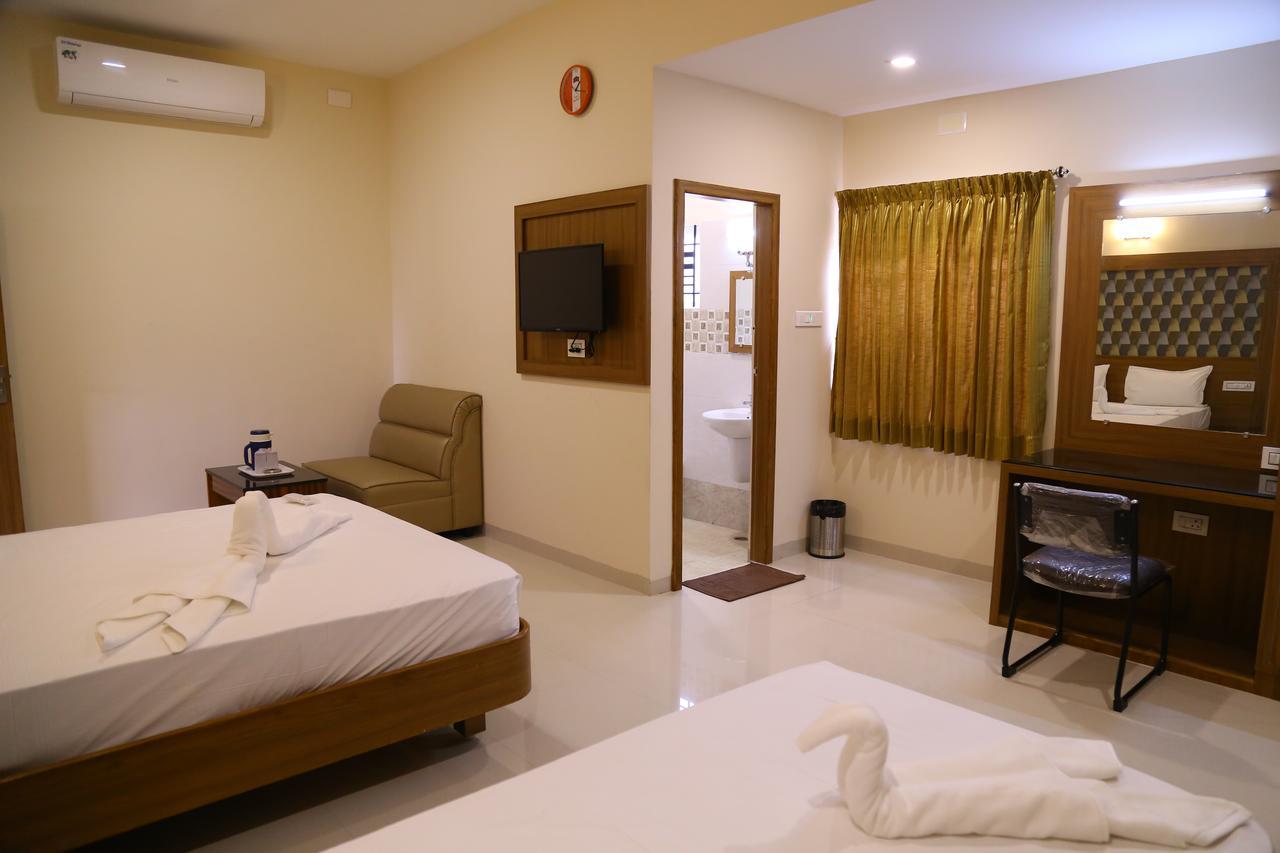 Hotel Gokulgrande Ероде Екстериор снимка