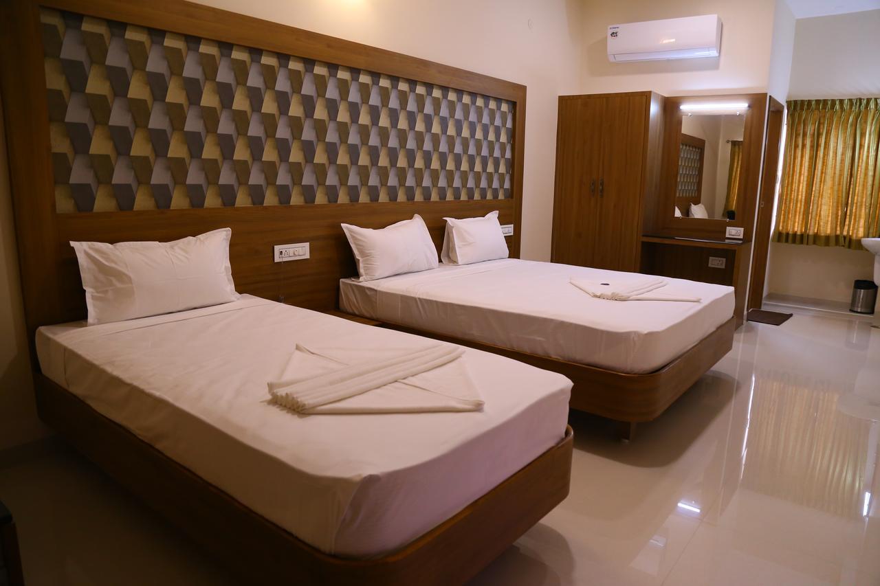 Hotel Gokulgrande Ероде Екстериор снимка