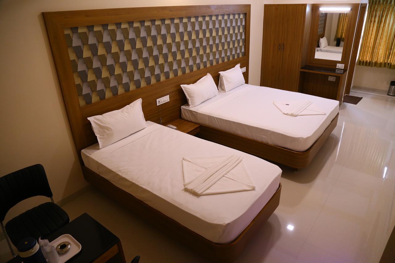 Hotel Gokulgrande Ероде Екстериор снимка