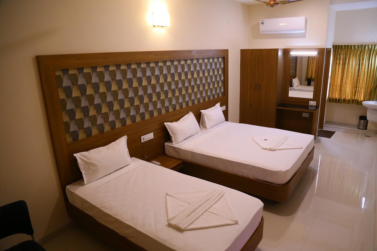 Hotel Gokulgrande Ероде Екстериор снимка